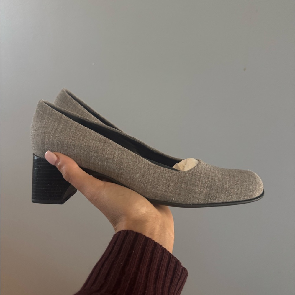 Etienna Aigner heels
